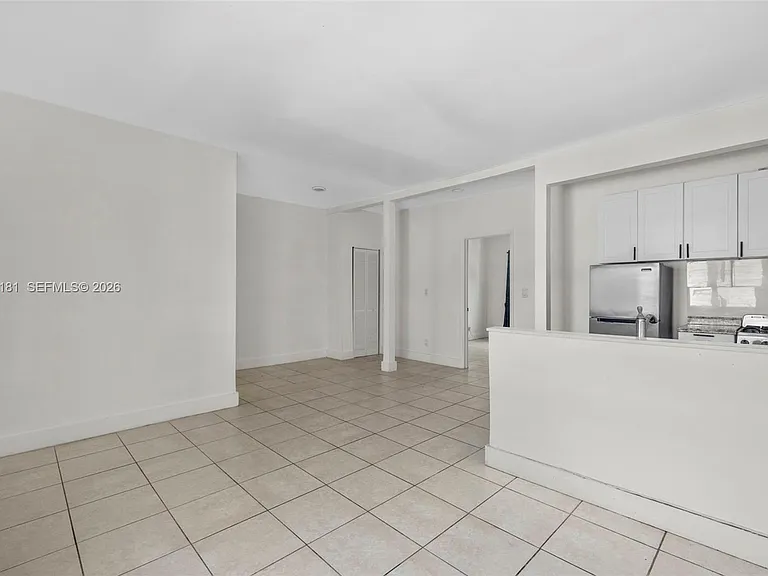 8135 Crespi Blvd #4 — Photo 8
