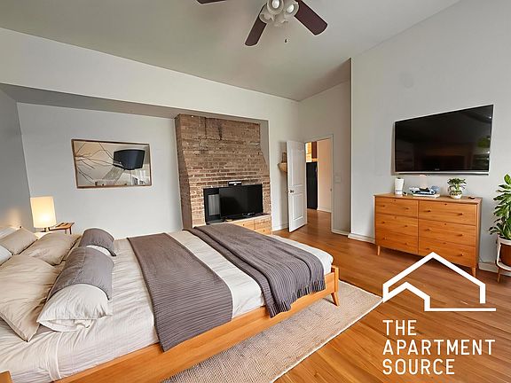 5th image of 912 W Belmont Ave #2S