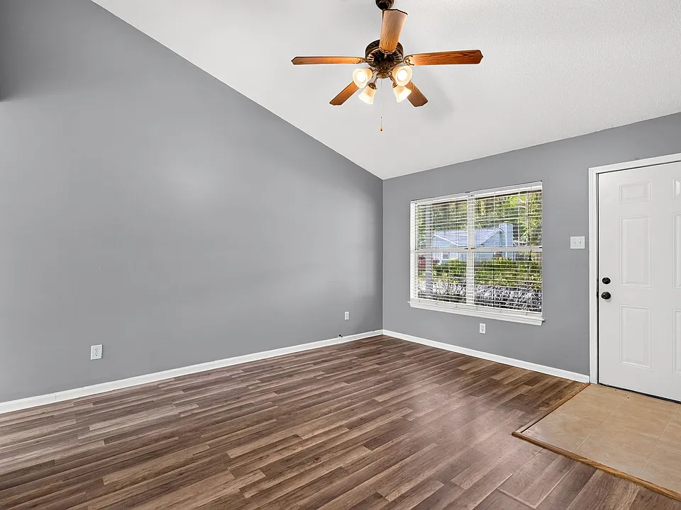 12 Belfair Dr