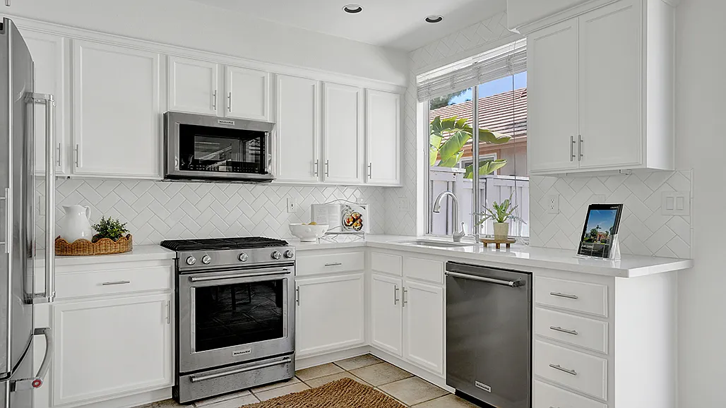 3 bed, $4,100 — Photo 1