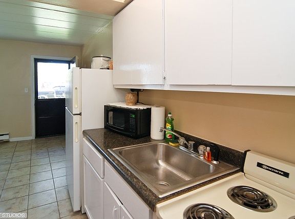 3rd image of 945 Troost Ave APT 3