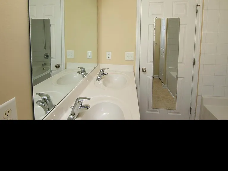 8843 Thornton Town Pl — Photo 7