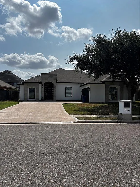 4 bed, 3.0 bath, 2296 sqft, $2,600 — Photo 1