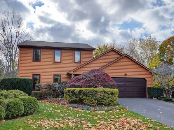 22 Pennicott Cir, Penfield, NY 14526