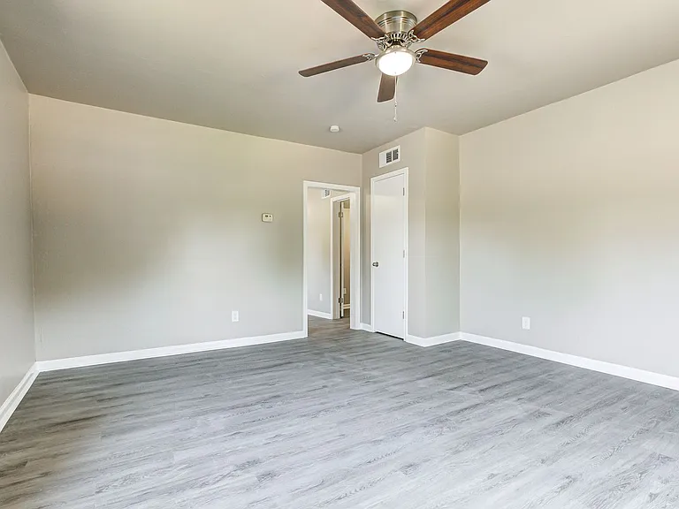 1919 NW 11th St #4D — Photo 16