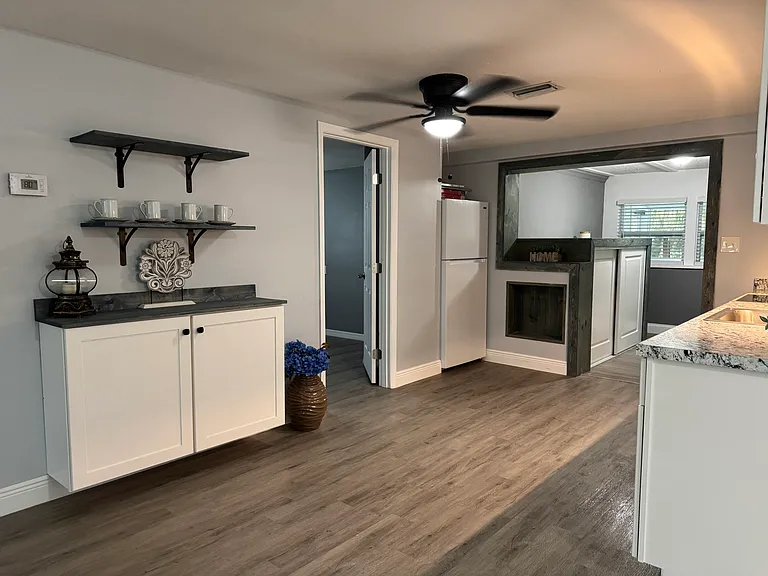 525 NE Crystal St — Photo 11