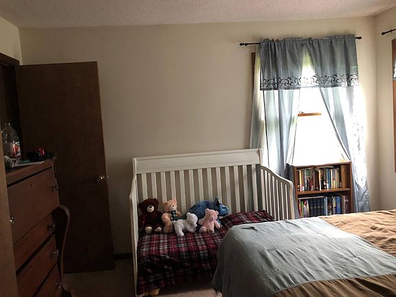 5th image of 64 Parkview Ave