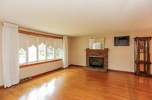 2nd image of 88 Green Dr