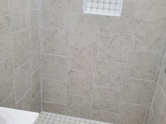 3rd image of 5857 Fernwood St #1