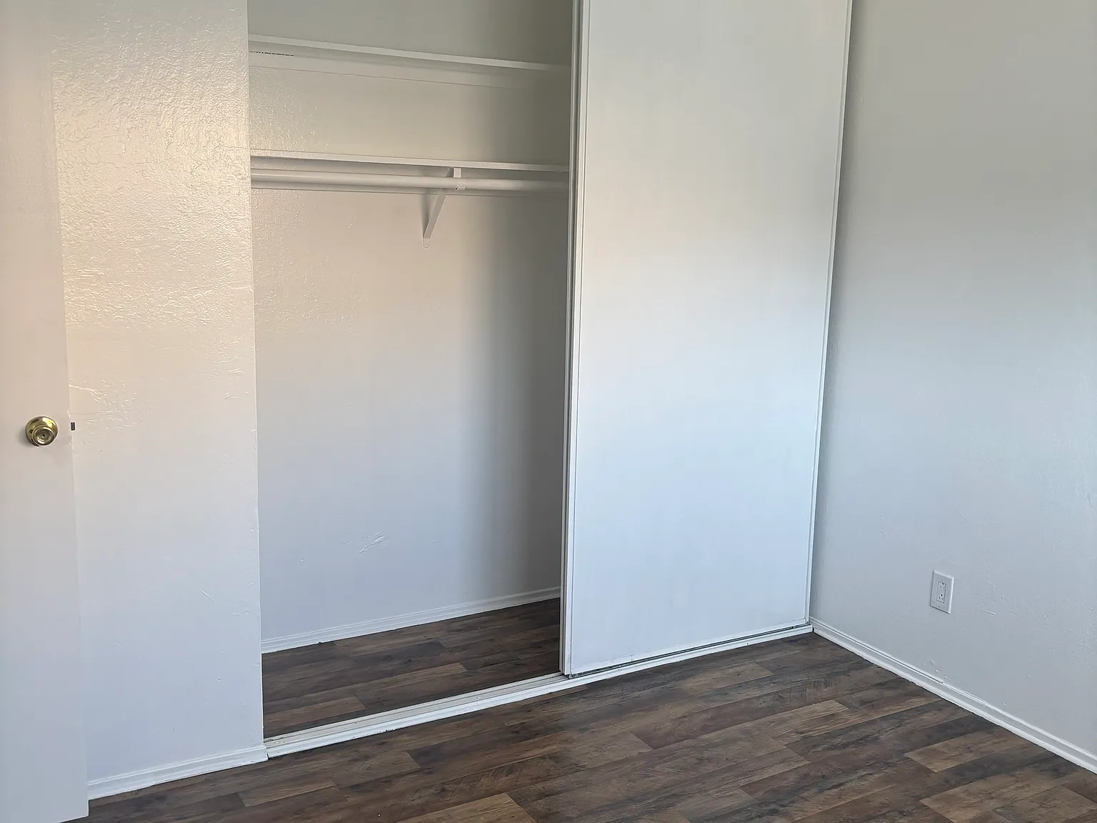 2 bed, 700 sqft, $2,200 — Photo 4
