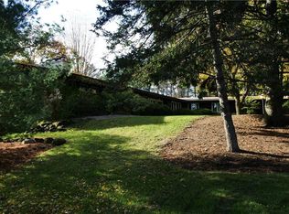 17 Stoney Clover Ln, Pittsford, NY 14534