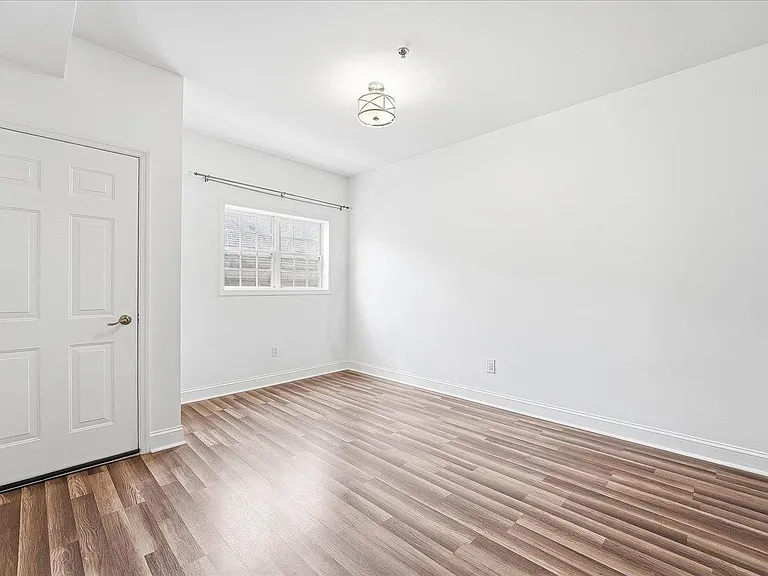 318 54th St #1B — Photo 11