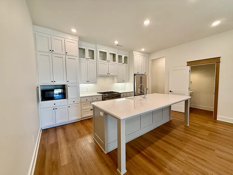 825 NW 14th St — Photo 10
