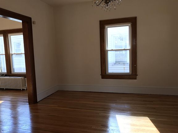 3rd image of 627 Murray Ave SE