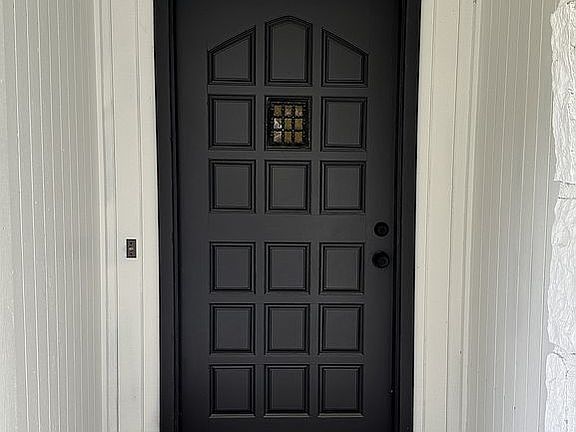 2nd image of 607 E Spring St