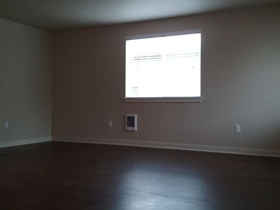 4th image of 3305 Sawyer St