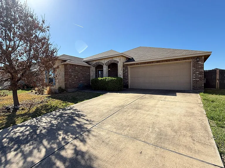 304 W Libra Dr — Photo 1