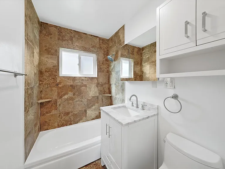 11719 Mayfield Ave #6 — Photo 5
