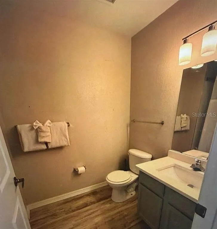 3 bed, 2.0 bath, 1296 sqft, $2,190 — Photo 3