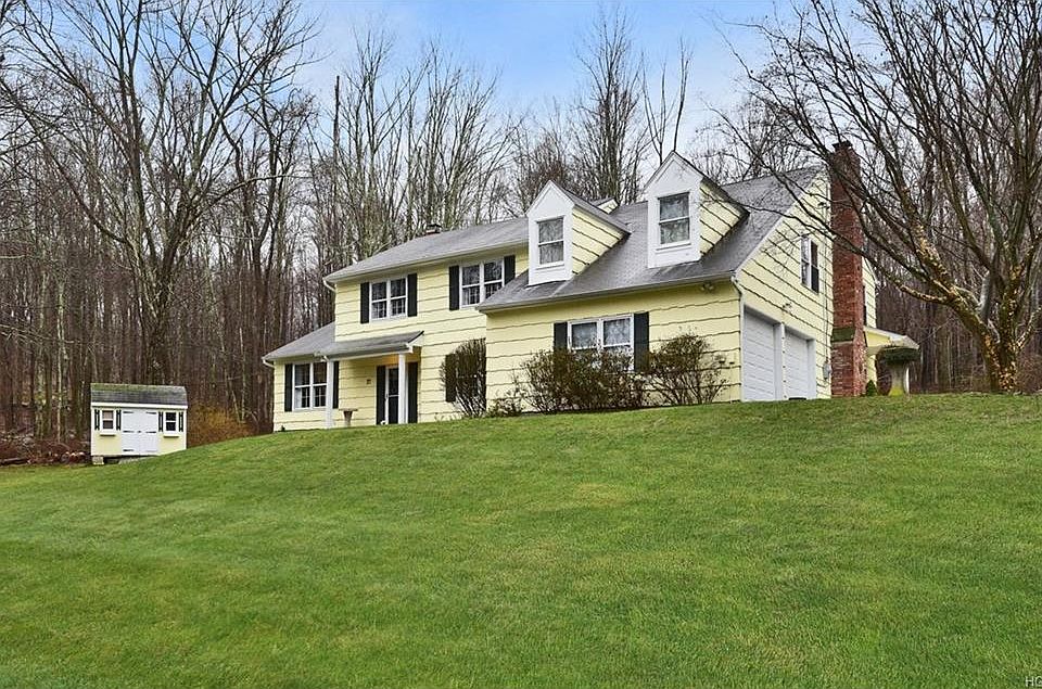 1st image of 21 Pinegrove Dr