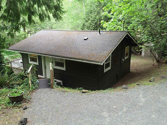2nd image of 163 N Hemlock Ln