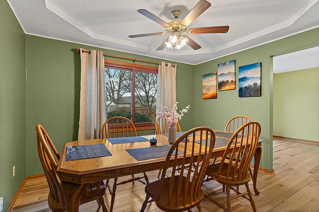 Garden Escape: Furnished 3-Bedroom with Garage and Home Gym, Pets Welcome — Photo 2