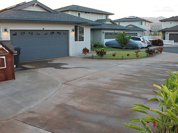 Attached 2 care garage - Home in cul de sac