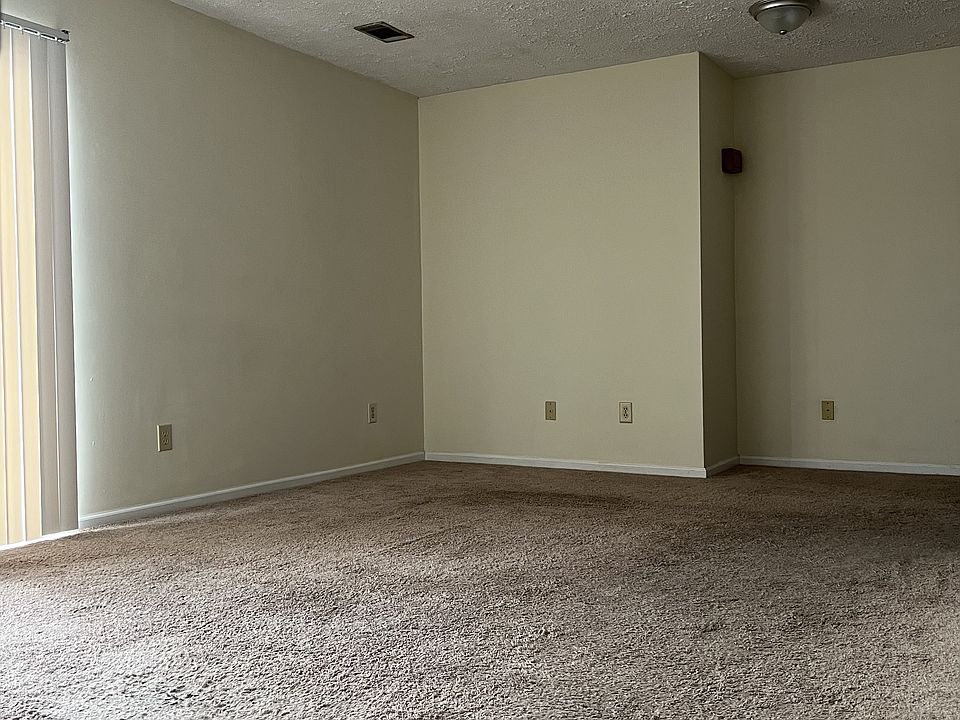 Living Room / Dining Room