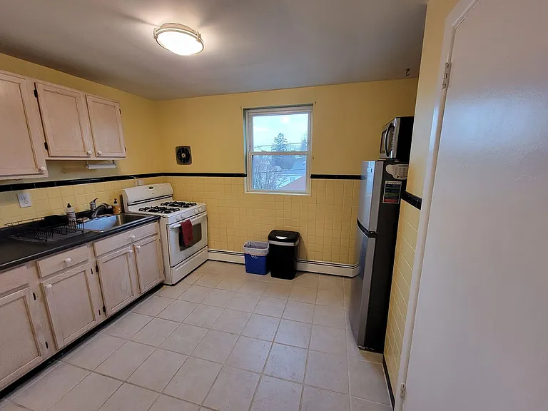 418 Linden St — Photo 9