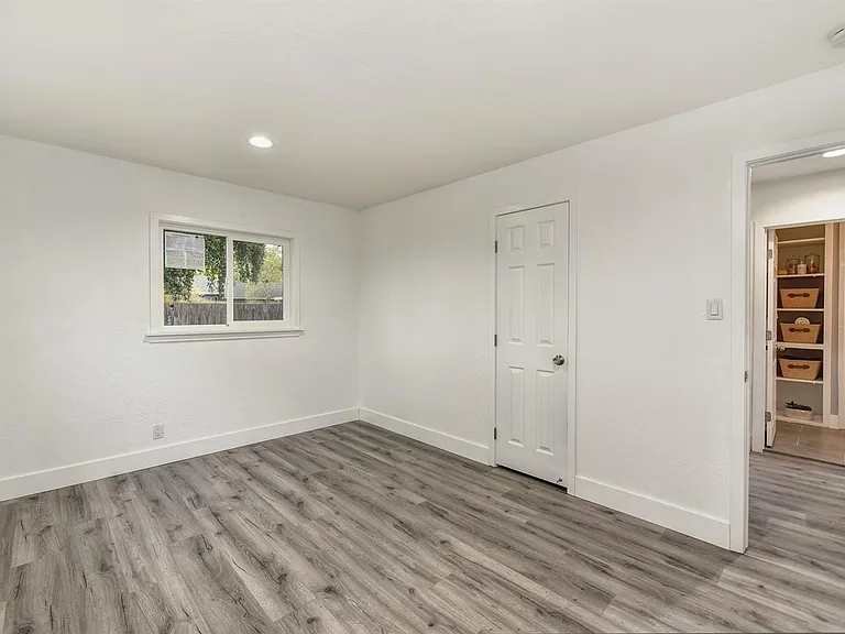 3652 McClellan Dr — Photo 4