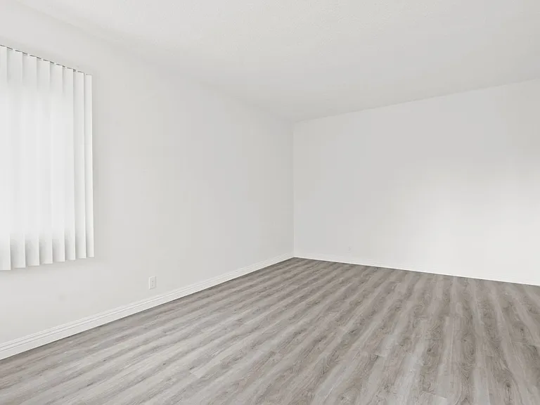 1824 16th St in Santa Monica — Photo 13