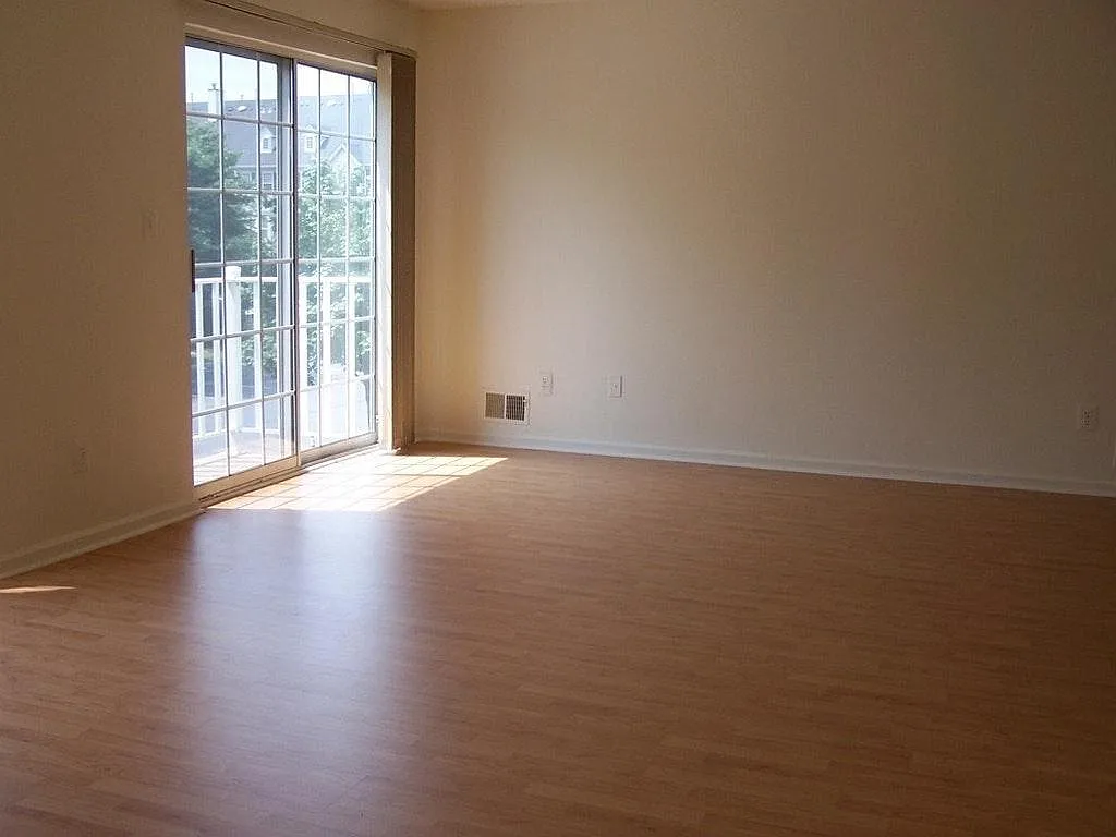 2 bed, 1300 sqft, $3,100 — Photo 4