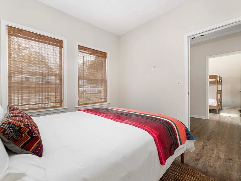 107 Robinson St — Photo 41
