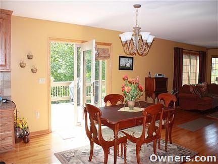 Dining area, doors open to deck
