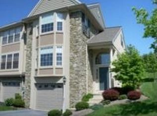 671 Royal View Dr, Lancaster, PA 17601