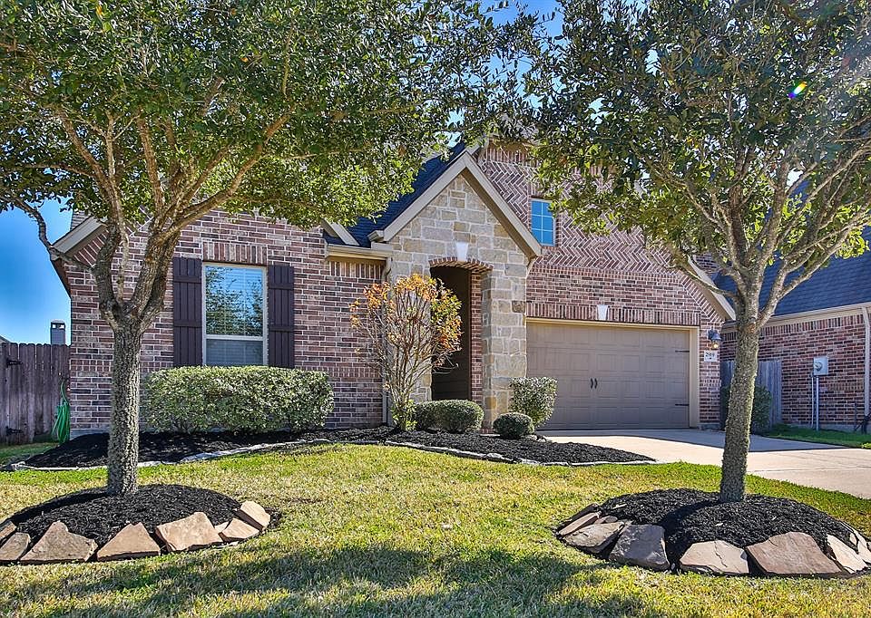 1st image of 2919 Fair Chase Dr