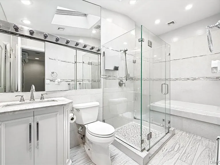 1127 Fordham Ln — Photo 35