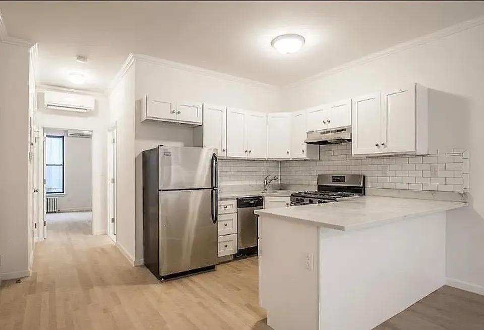 667 Franklin Ave #2