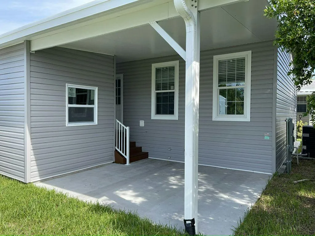 3 bed, 2.0 bath, 1310 sqft, $1,854 — Photo 3