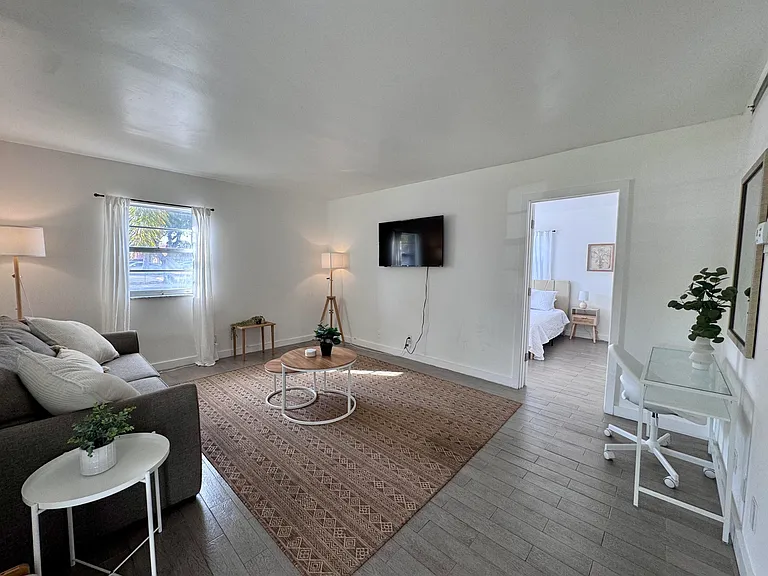 202 Lucerne Ave #12 — Photo 9
