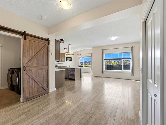 3rd image of 46 N Fireside Pl