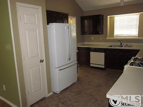 3rd image of 8009 Lake Bend Dr