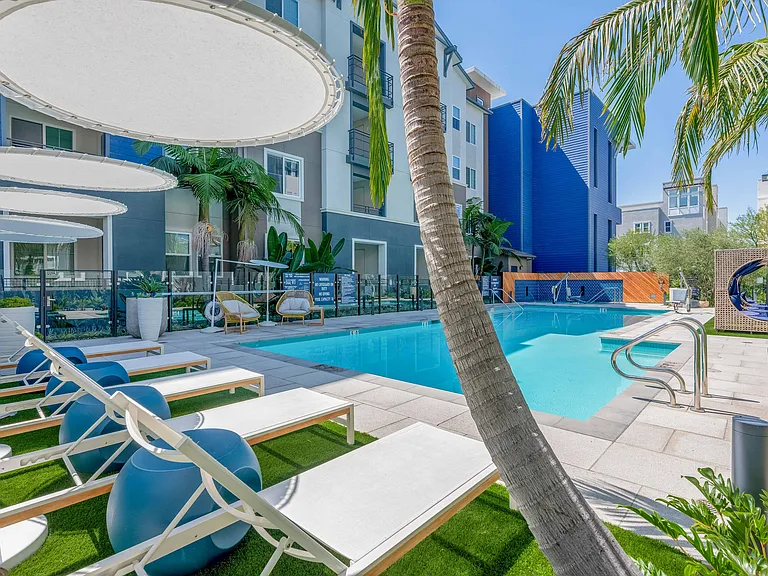 Citron Apartments — Photo 9