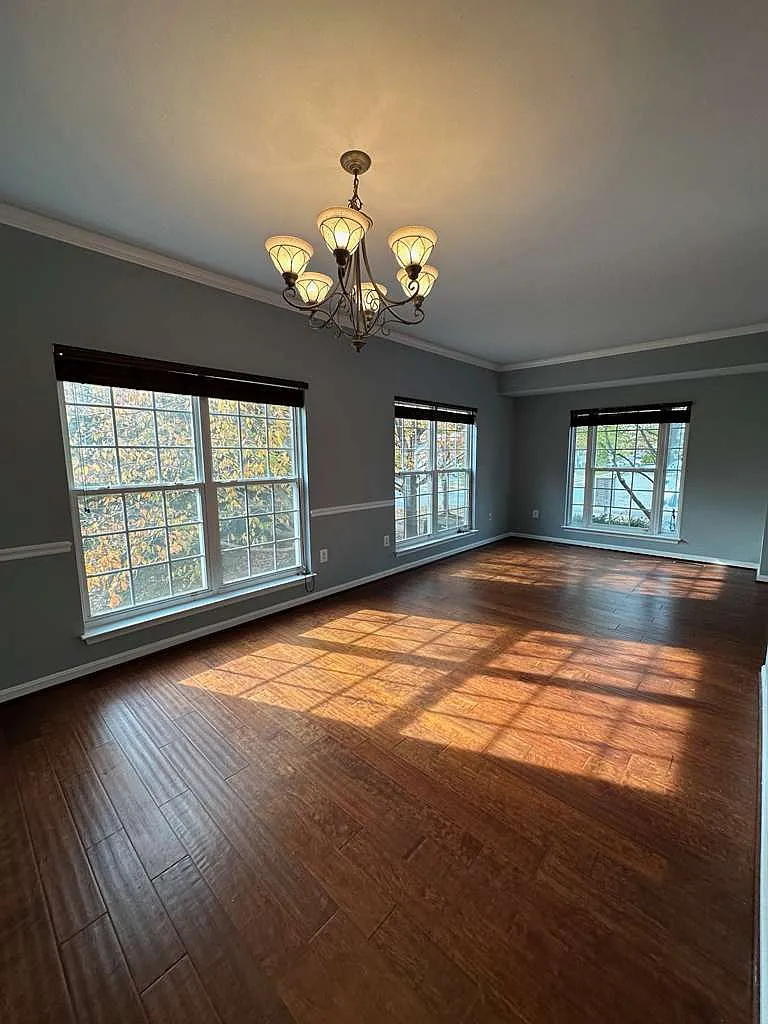 3 bed, 2.5 bath, 2482 sqft, $2,850 — Photo 3