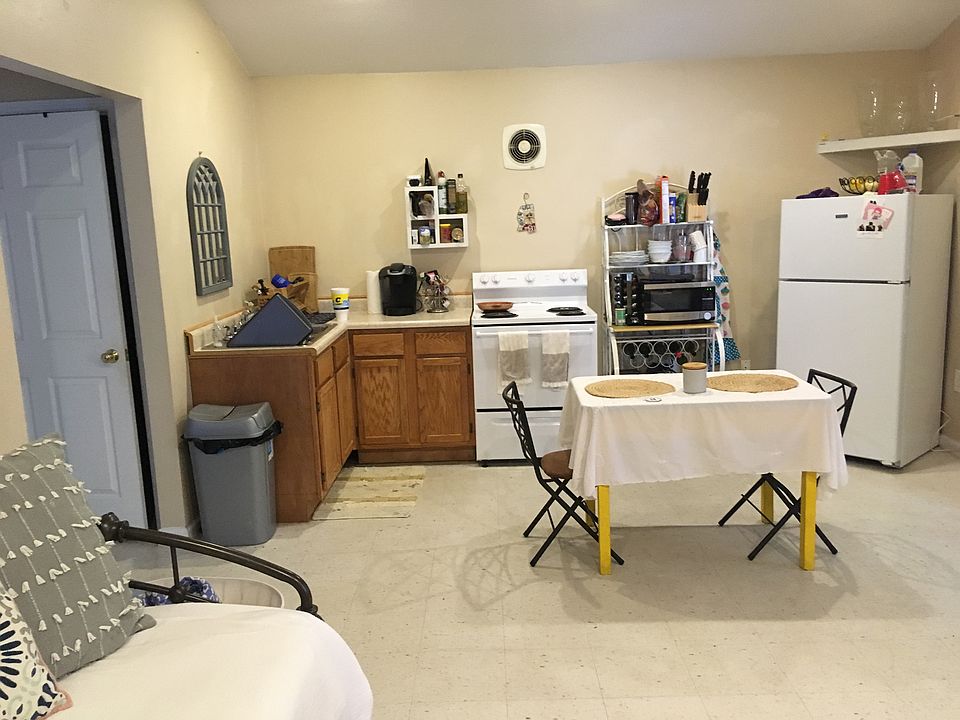 2nd image of 833 Chiniche St