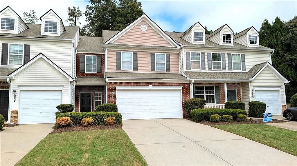 3 bed, 2.5 bath, 1768 sqft, $2,495 — Photo 2