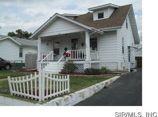 457 N 1st St, Wood River, IL 62095