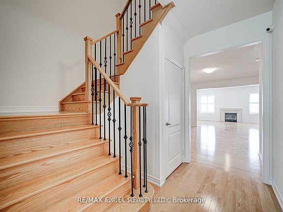5th image of 67 Alvin Curling Cres