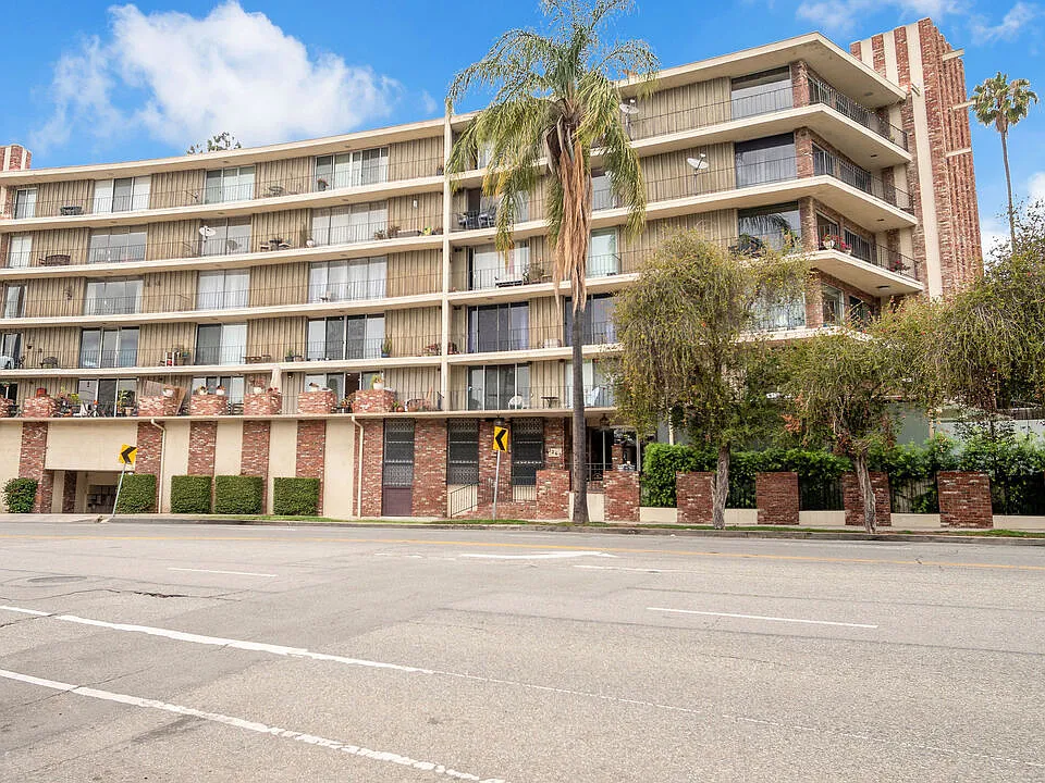 2260 N Cahuenga Blvd #106