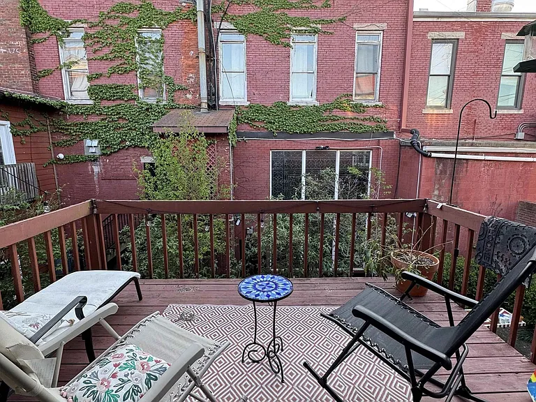 111 E 6th St #E — Photo 4